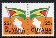 Guyana 1983 Flag 25c se-tenant pair (without inscription) unmounted mint, SG 1108a