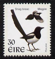 Ireland 1997-2000 Birds - Magpie 30p unmounted mint SG 1044