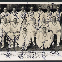 Postcard - Black & white unused card depicting New Zealand Cricket Team of 1937 with 17 signatures, fine condition