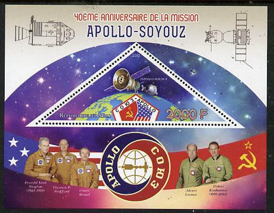 Mali 2015 Apollo-Soyuz perf deluxe sheet containing one triangular value unmounted mint