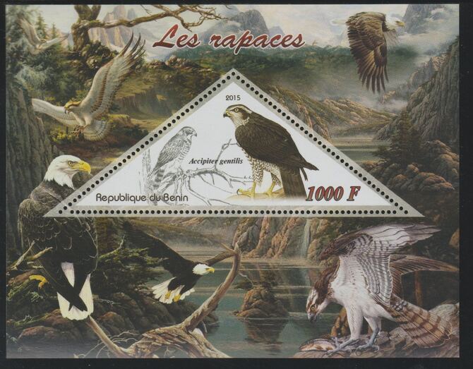 Benin 2015 Raptors perf deluxe sheet containing one triangular value unmounted mint
