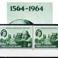 Turks & Caicos Islands 1964 400th Birth Anniversary of Shakespeare 8d unmounted mint pair, one stamp with 'line through date' variety, (R10/1) SG 257var