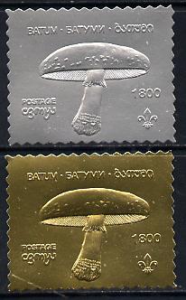 Batum 1994 Fungi set of 2 in silver & gold foils (showing Scout emblem)