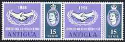 Antigua 1965 Int Co-operation Year 15c unmounted mint pair, one stamp with 'Broken Leaves' variety