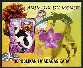 Madagascar 1999 Animals of the World #08 perf m/sheet showing Lemur #2, background shows Owl, Butterfly, Lizard & Orchid, unmounted mint