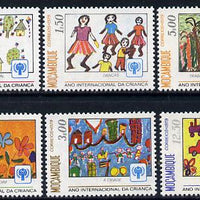 Mozambique 1979 Int Year of the Child (Paintings) set of 6 unmounted mint SG 754-59*